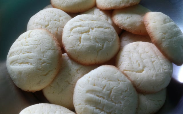 Biscoito de amido de milho e leite condensado fácil