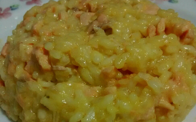 Risoto de salmão com queijo gruyere