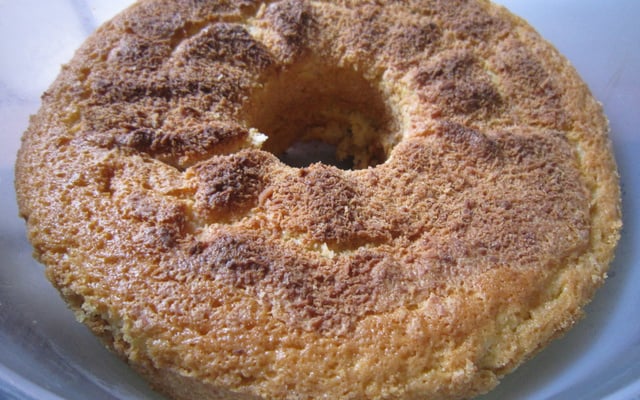 Bolo de maracujá com coco