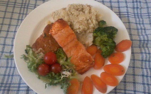 Salmão assado à provençal