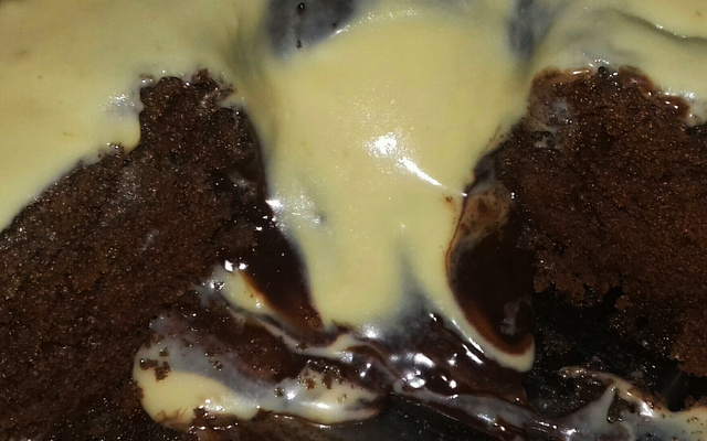 Bolo vulcão de leite em pó com creme de avelã