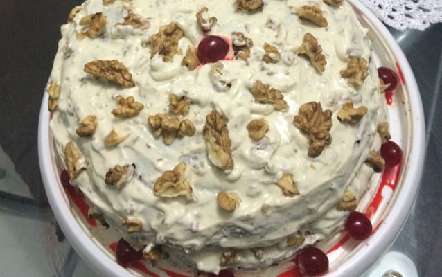 Bolo red velvet com nozes