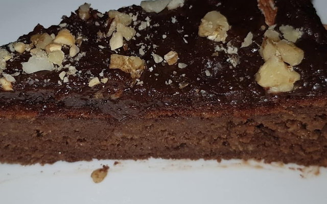Bolo de banana com cacau, aveia e castanhas