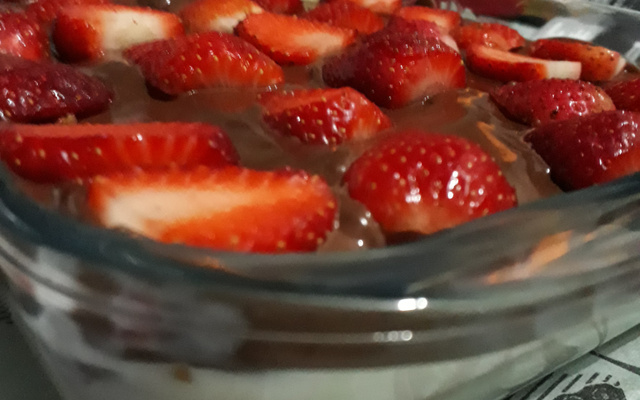 Pavê de chocolate preto e chocolate branco