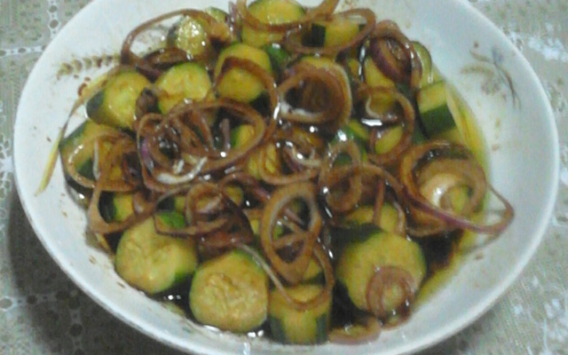 Pepino japonês ao molho shoyu