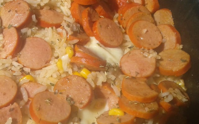 Arroz com salsicha