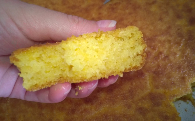 Bolo de fubá cozido