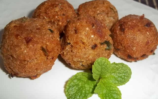 Bolinho de triguilho  (trigo para quibe) e batata