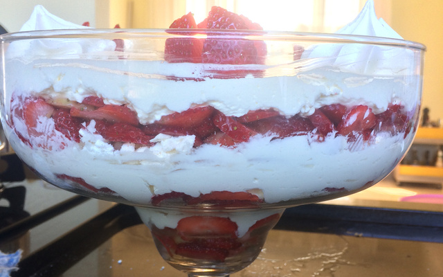 Doce de morango com chantili