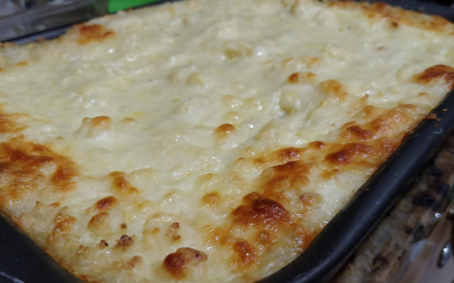 Gratinado de frango ao creme de milho e purê de batata