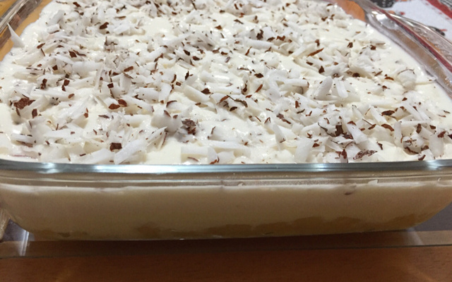 Pavê de abacaxi com coco