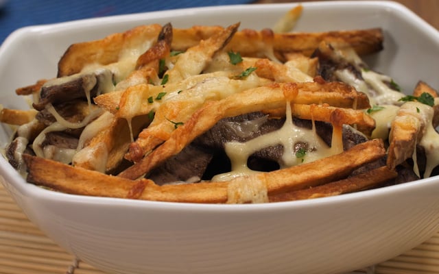 Carne com batata e queijo