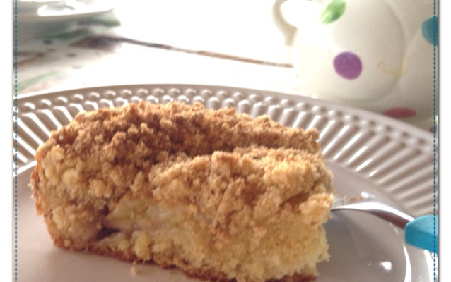 Cuca de banana com farofa