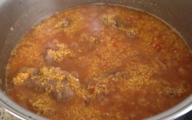 Canjiquinha de milho com costelinha de porco