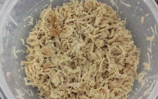 Frango desfiado na panela de pressão