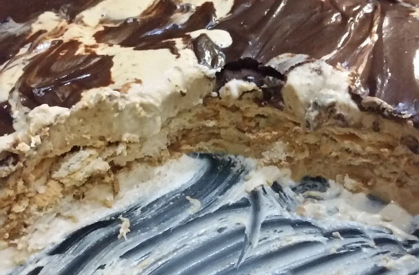 Torta gelada de café com paçoca