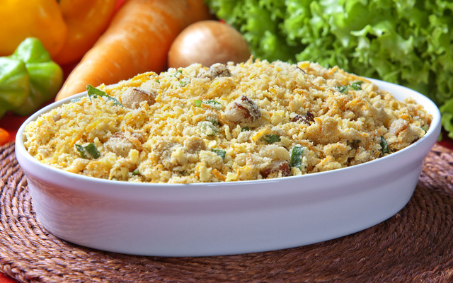 Farofa molhadinha de legumes