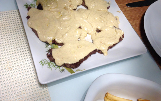 Filé mignon com mostarda