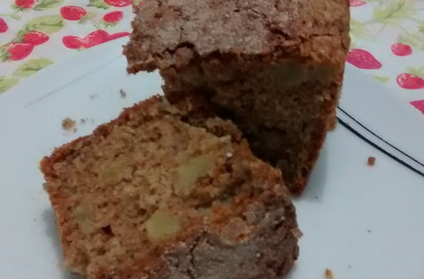 Bolo de maçã e canela molhadinho