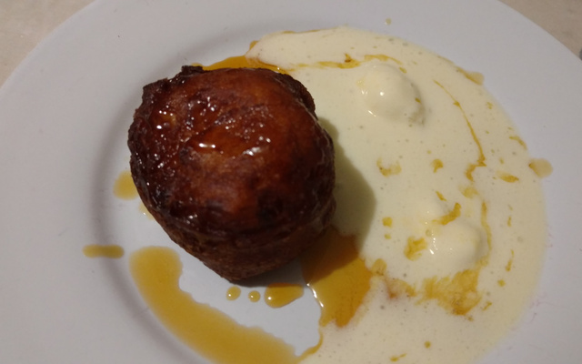 Bolinho de banana (banana fritter)