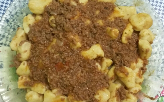 Nhoque de batata com molho bolonhesa (massa leve)