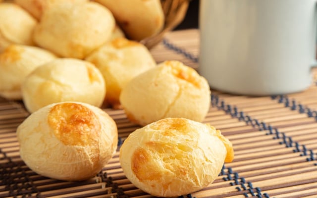 Pão de queijo com 2 ingredientes na airfryer