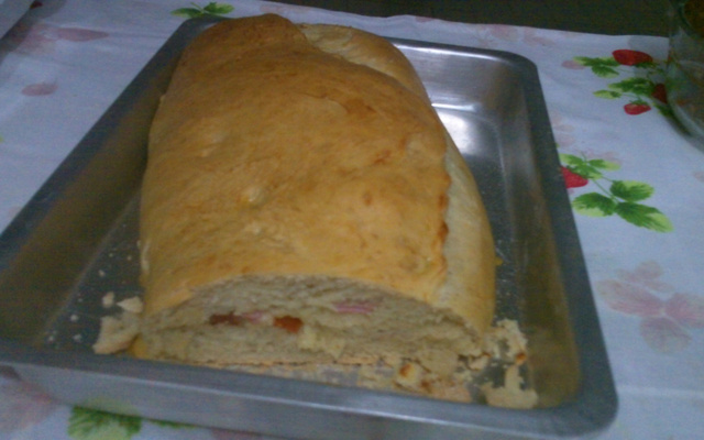 Pão de cebola e calabresa