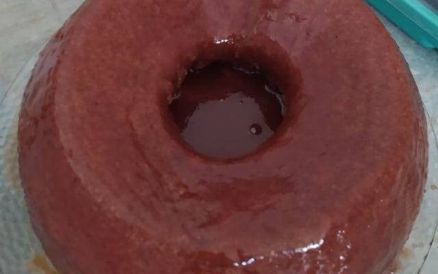 Bolo de fubá com cobertura de goiabada