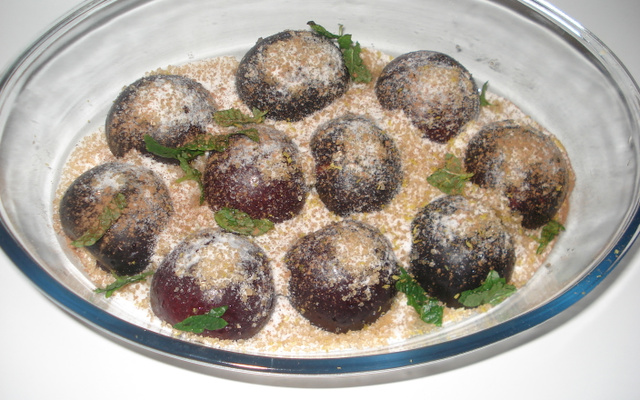 Ameixa assada com sorvete