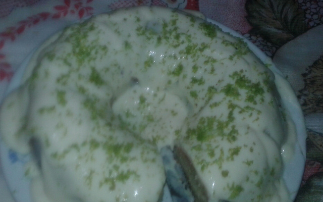 Bolo com mousse de limão
