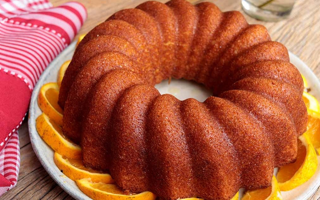 Bolo de limão e laranja com camomila