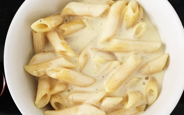 Mac and cheese (macarrão e queijo americano)