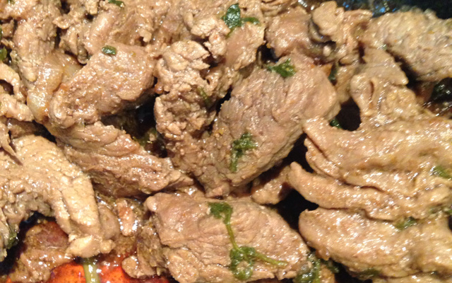 Bifes  ao molho de shoyo e curry