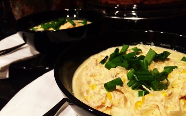 Sopa de milho com frango desfiado