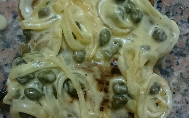 Bife ao molho de alcaparras