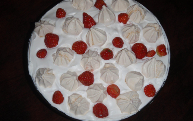 Merengue de morangos e pêssegos cremoso