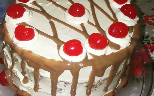 Bolo molhadinho de doce de leite