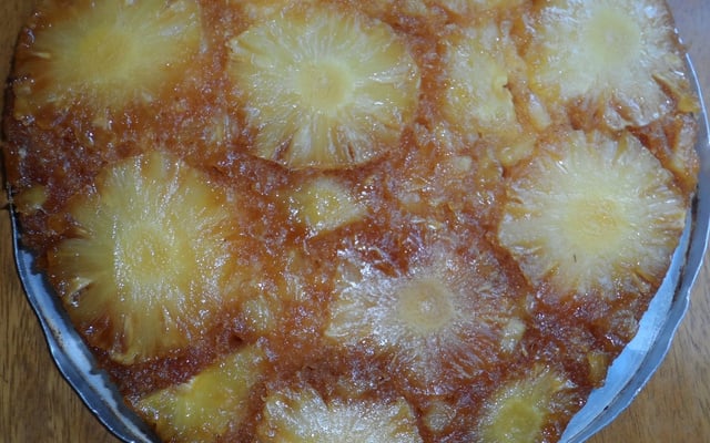 Bolo de abacaxi caramelizado