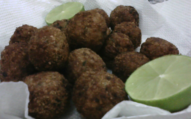 Bolinho de arroz e feijão