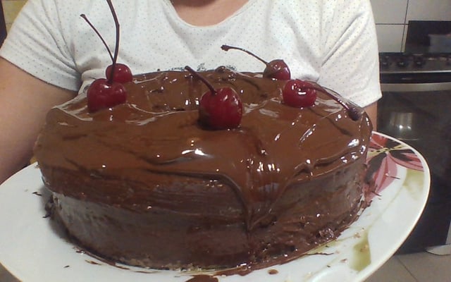 Bolo de chocolate integral com cobertura