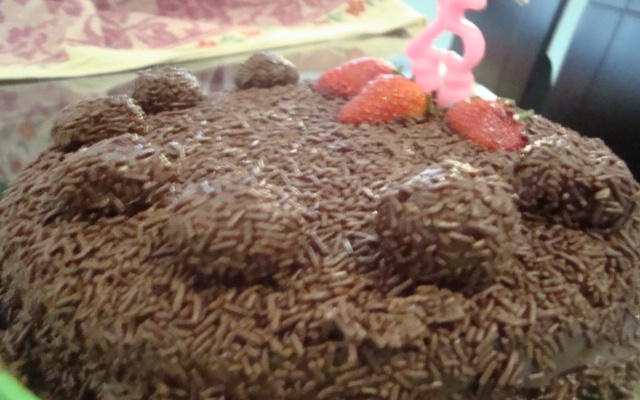 Bolo de chocolate com morango
