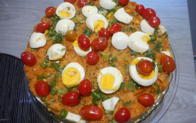 Cuscuz com cabeça de salmão