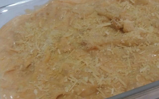 Macarrão com frango na panela de pressão