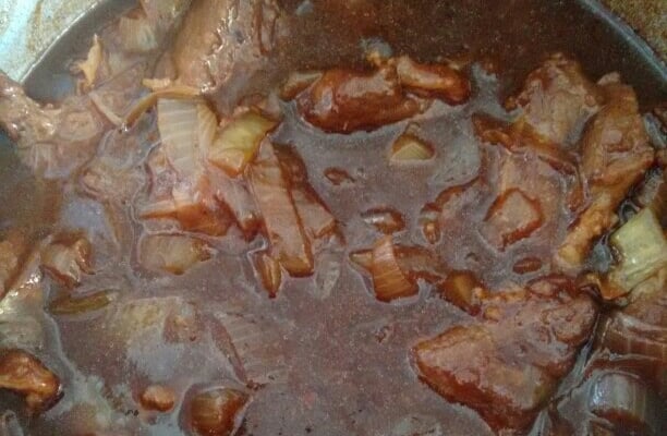 Carne acebolada chinesa