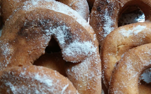 Sonho com recheio de doce de leite