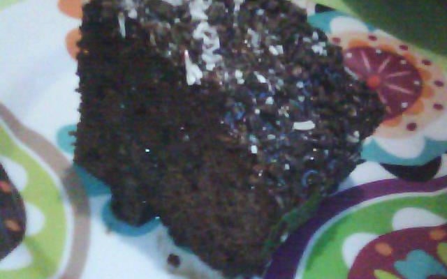 Bolo de chocolate e calda de chocolate