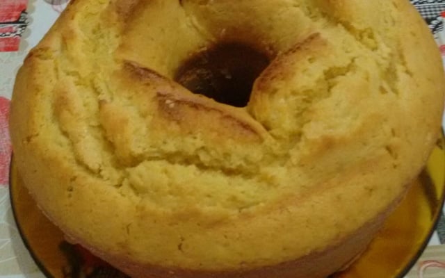 Bolo simples de fubá