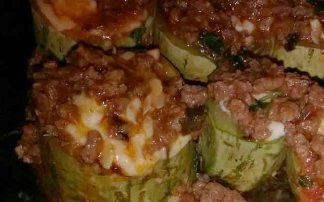 Abobrinha recheada com carne moída