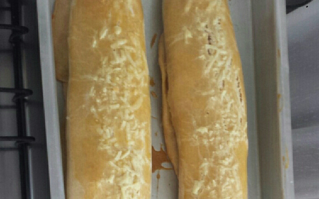 Pão com calabresa e queijo da Renata