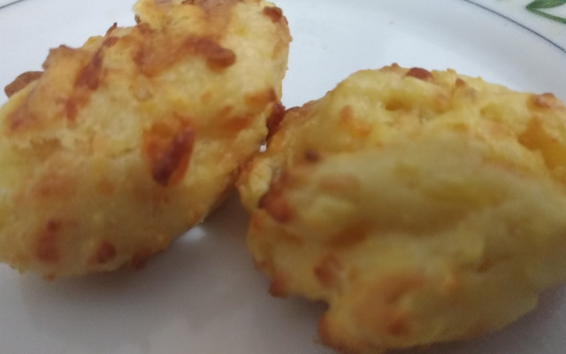 Bolinho de batata com queijo ao forno